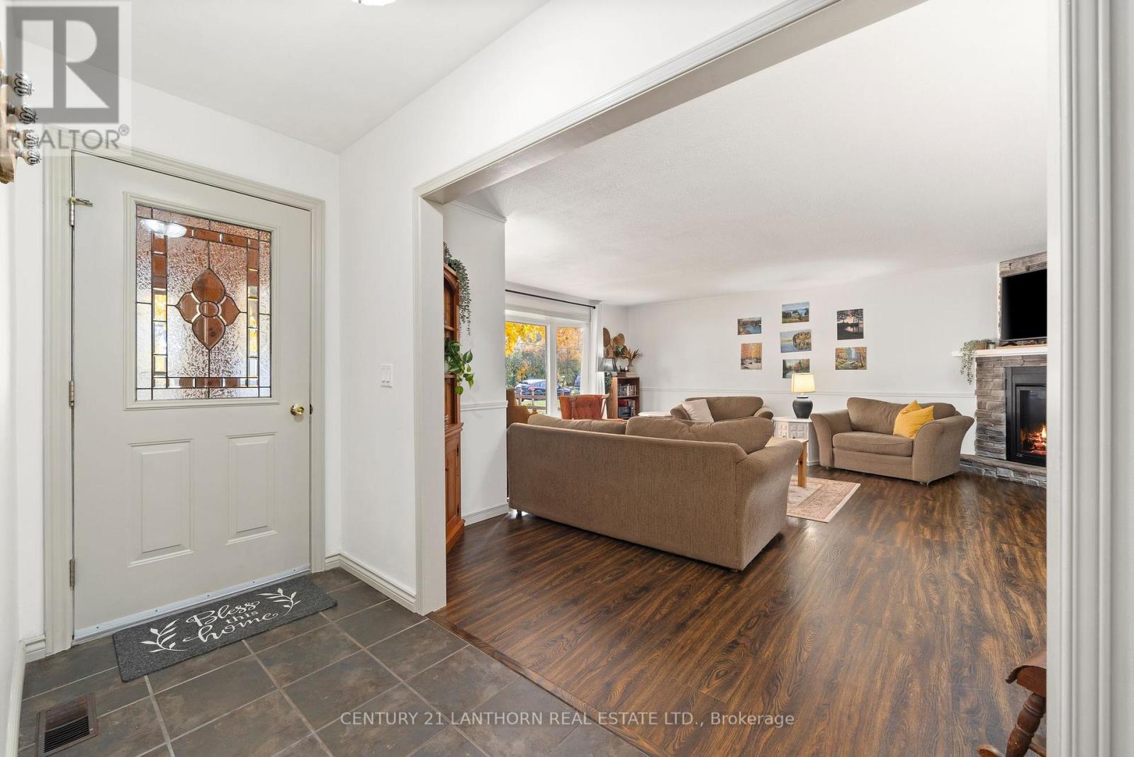 270 ST. LAWRENCE ST E