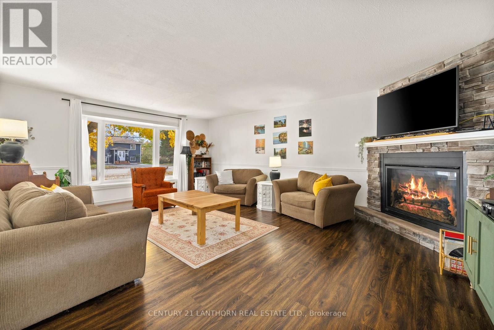 270 ST. LAWRENCE ST E