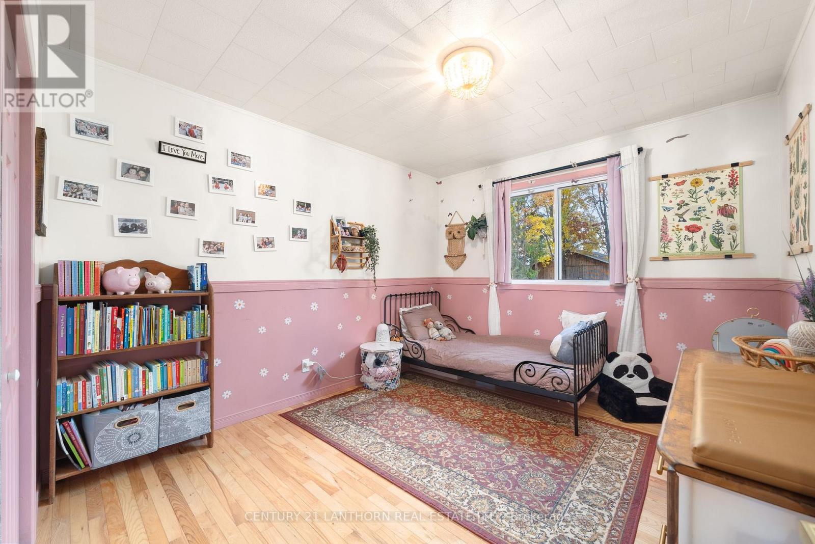 270 ST. LAWRENCE ST E