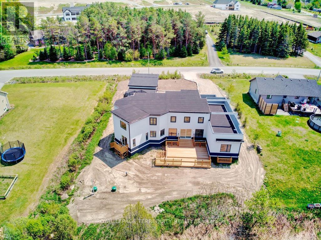 9 RUSTLEWOOD AVE