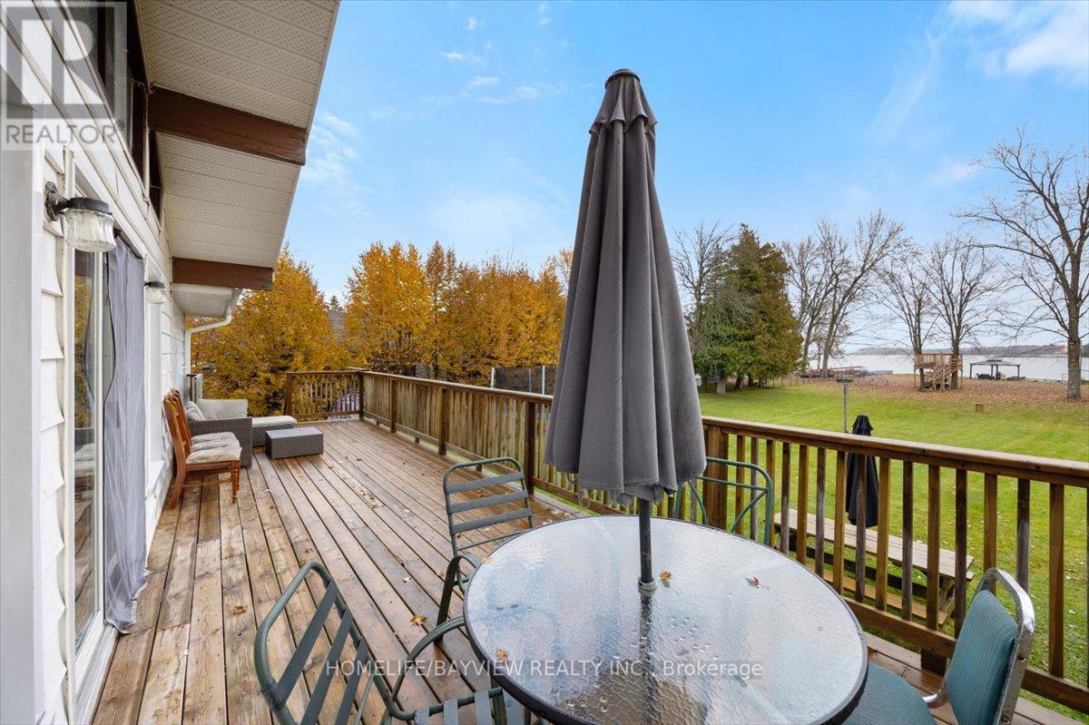 206 LAKESHORE DR E