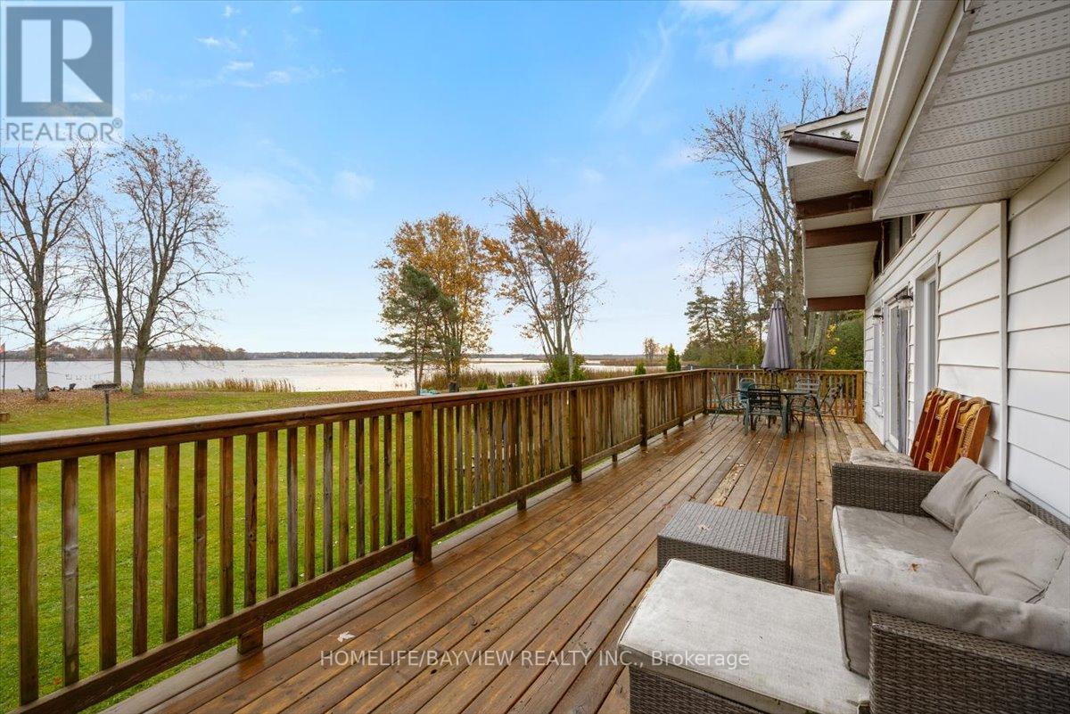 206 LAKESHORE DR E