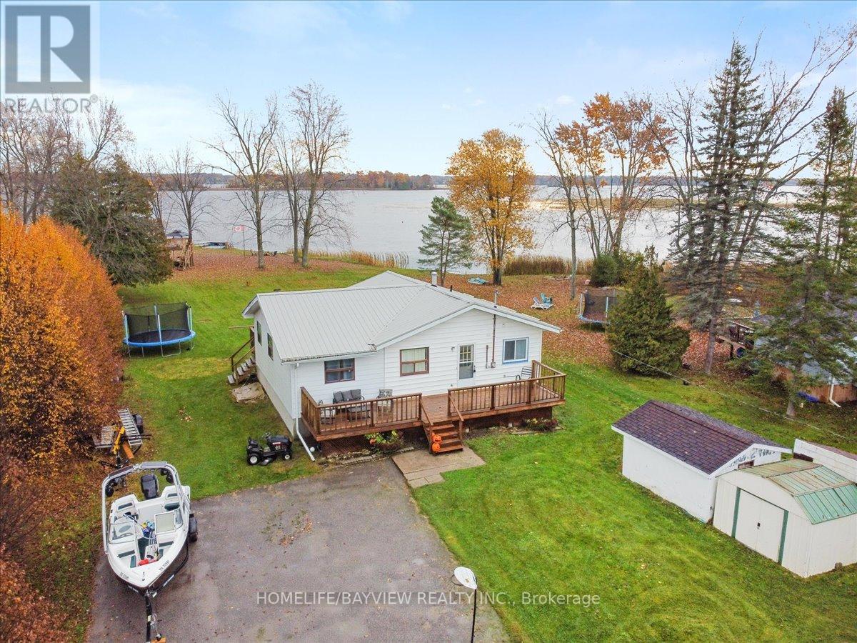 206 LAKESHORE DR E