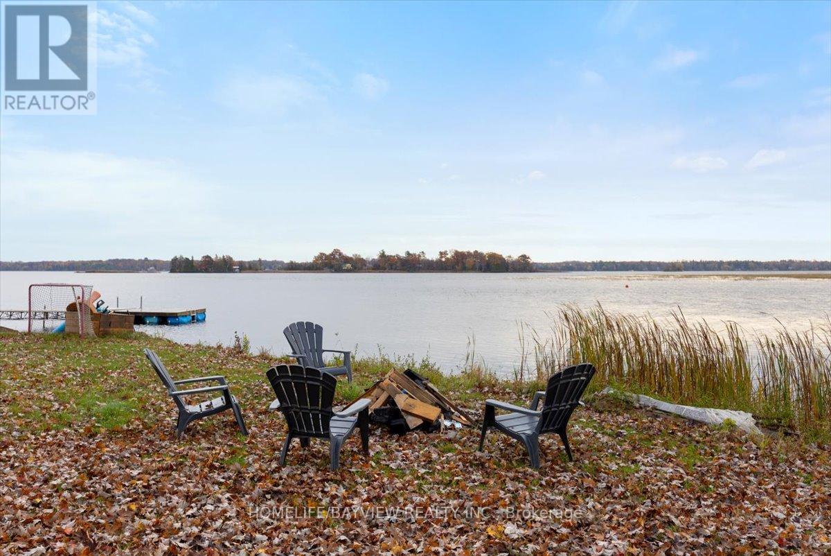 206 LAKESHORE DR E
