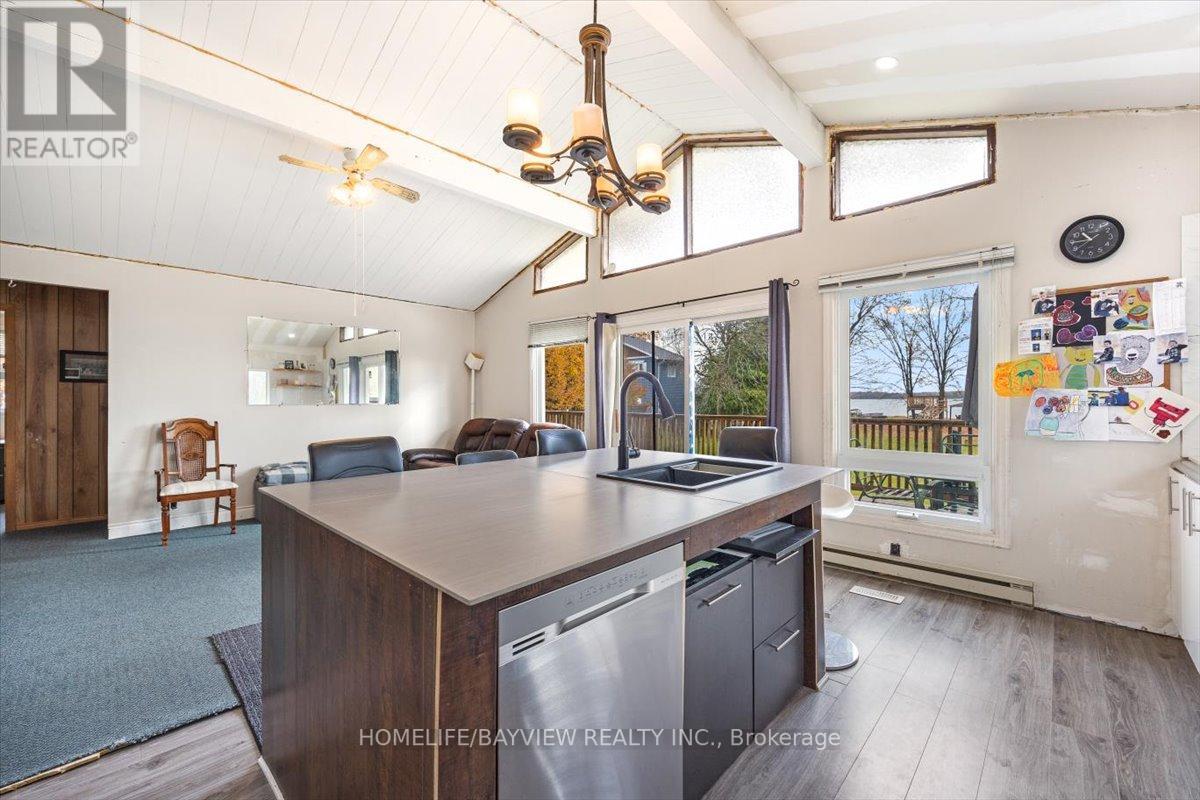 206 LAKESHORE DR E
