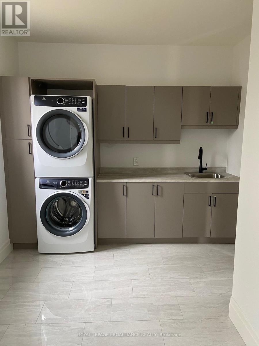 101 VILLENEUVE DR