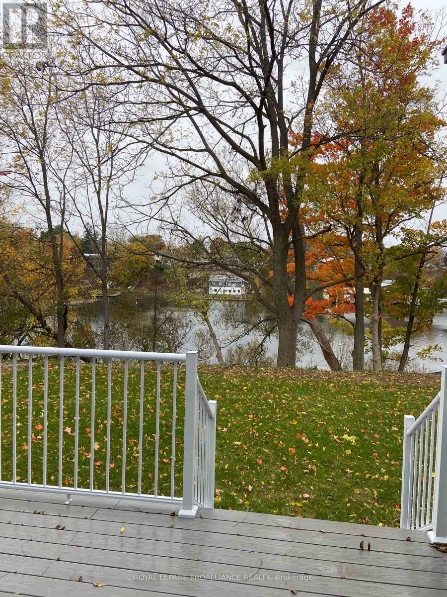 101 VILLENEUVE DR