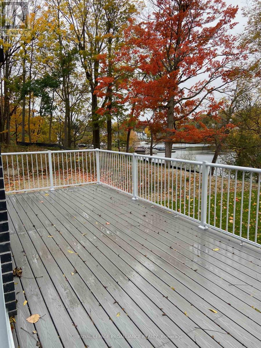 101 VILLENEUVE DR