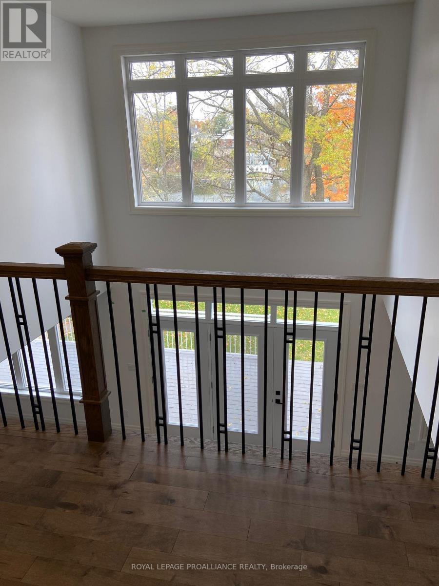 101 VILLENEUVE DR