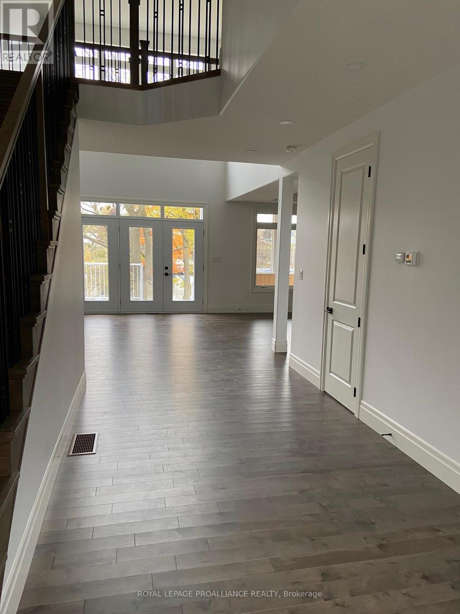 101 VILLENEUVE DR