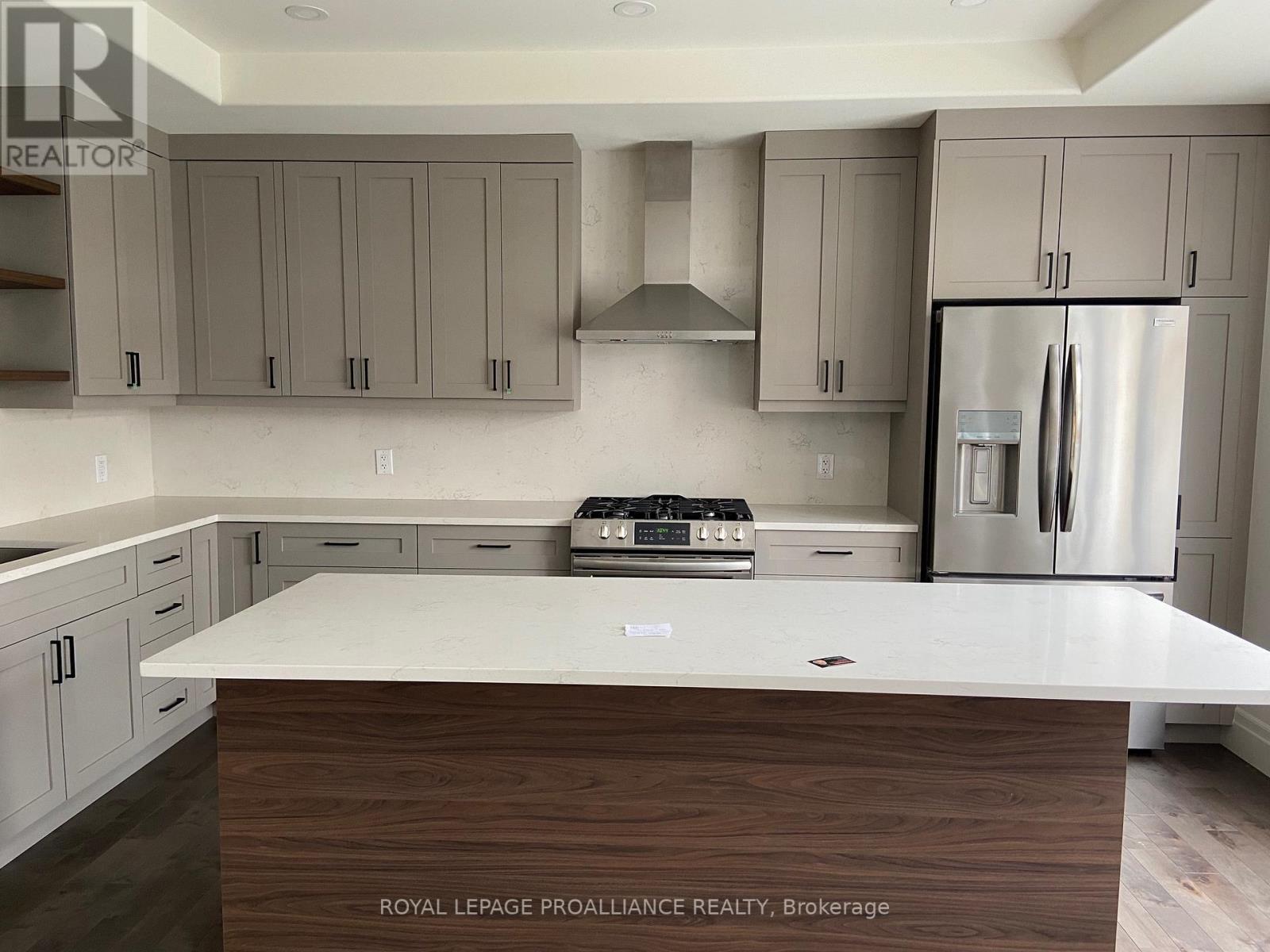 101 VILLENEUVE DR