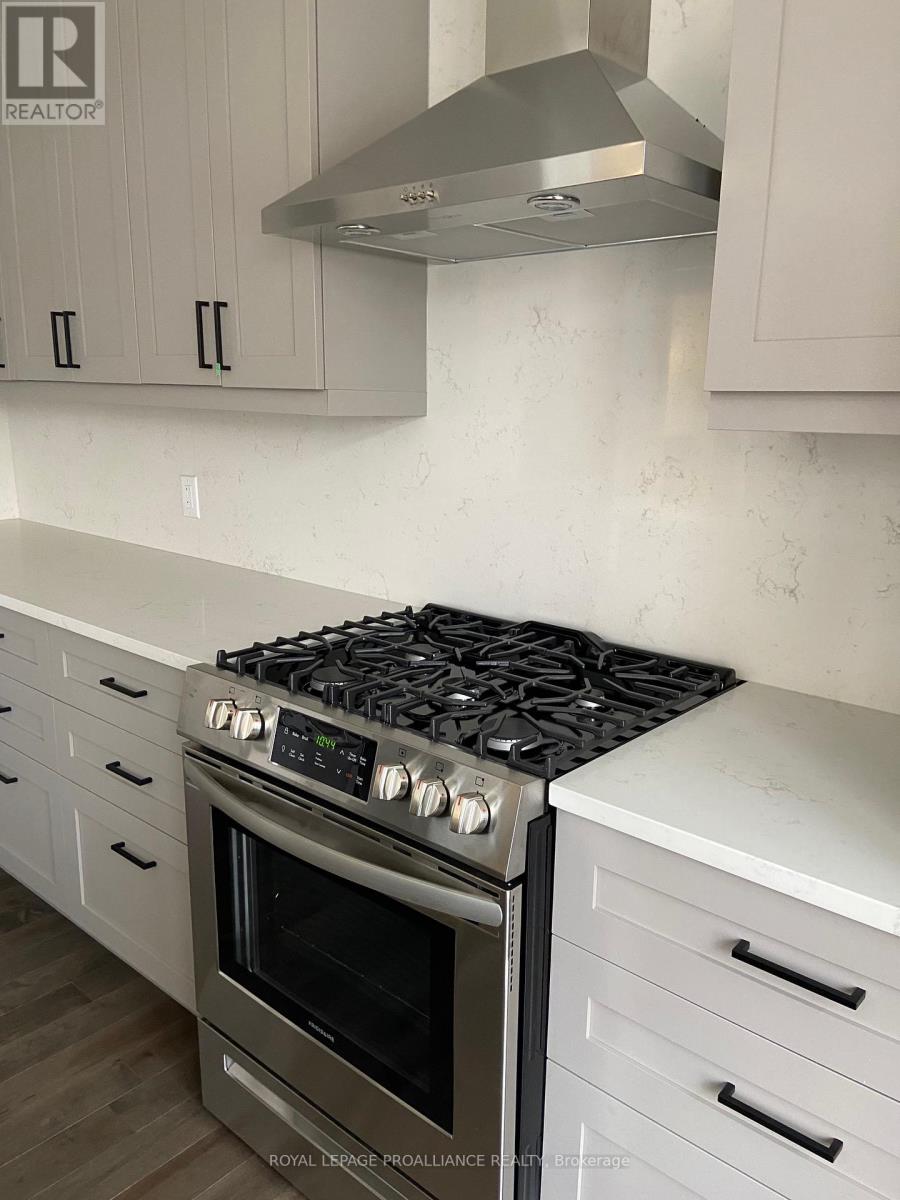 101 VILLENEUVE DR