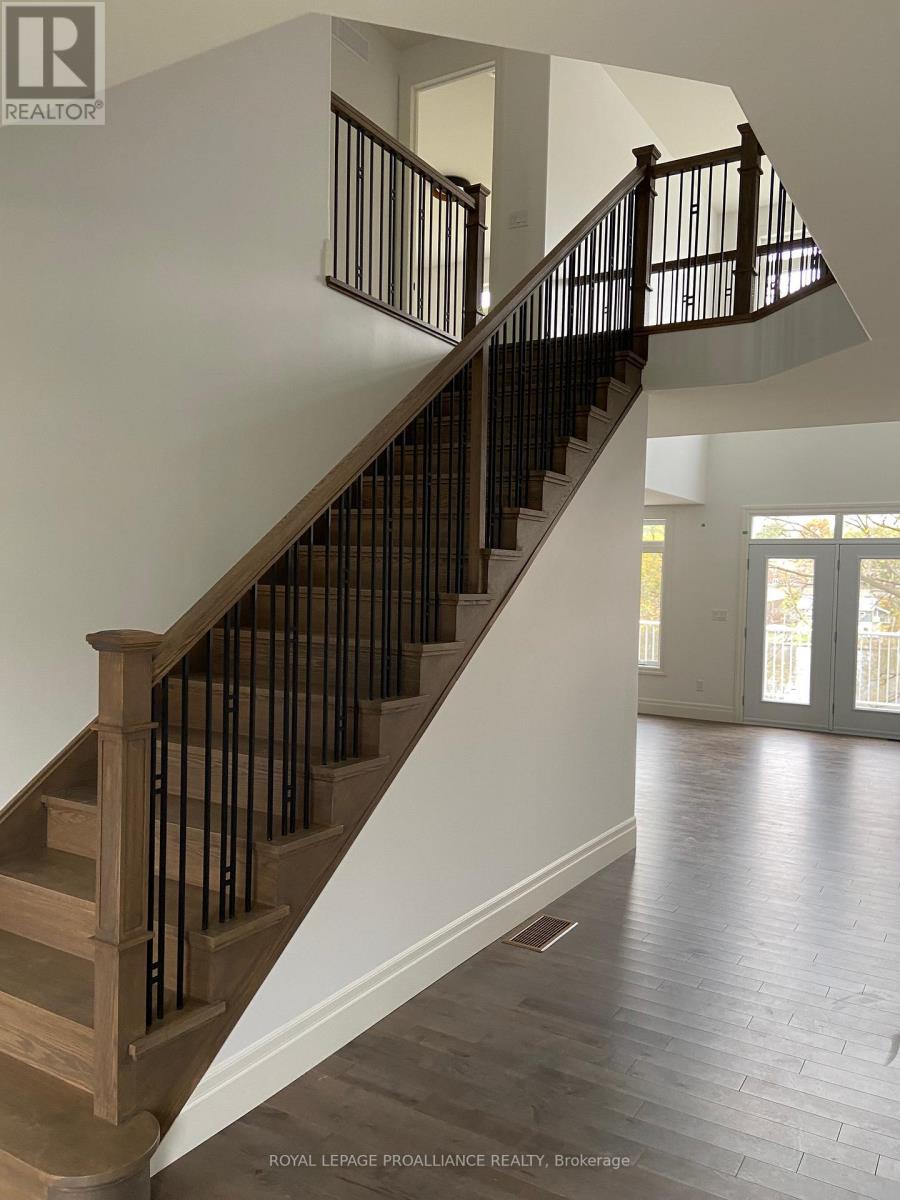 101 VILLENEUVE DR