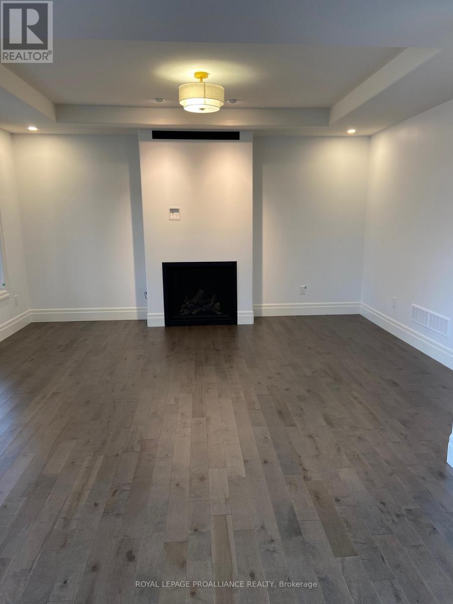 101 VILLENEUVE DR