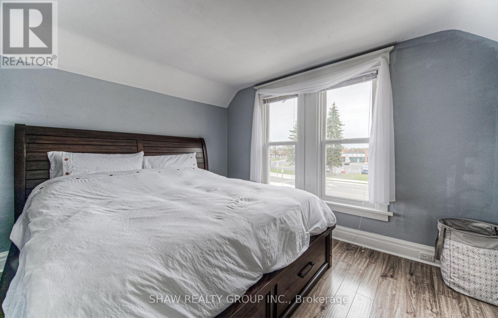 306 DUNDAS STREET NORTH ST N