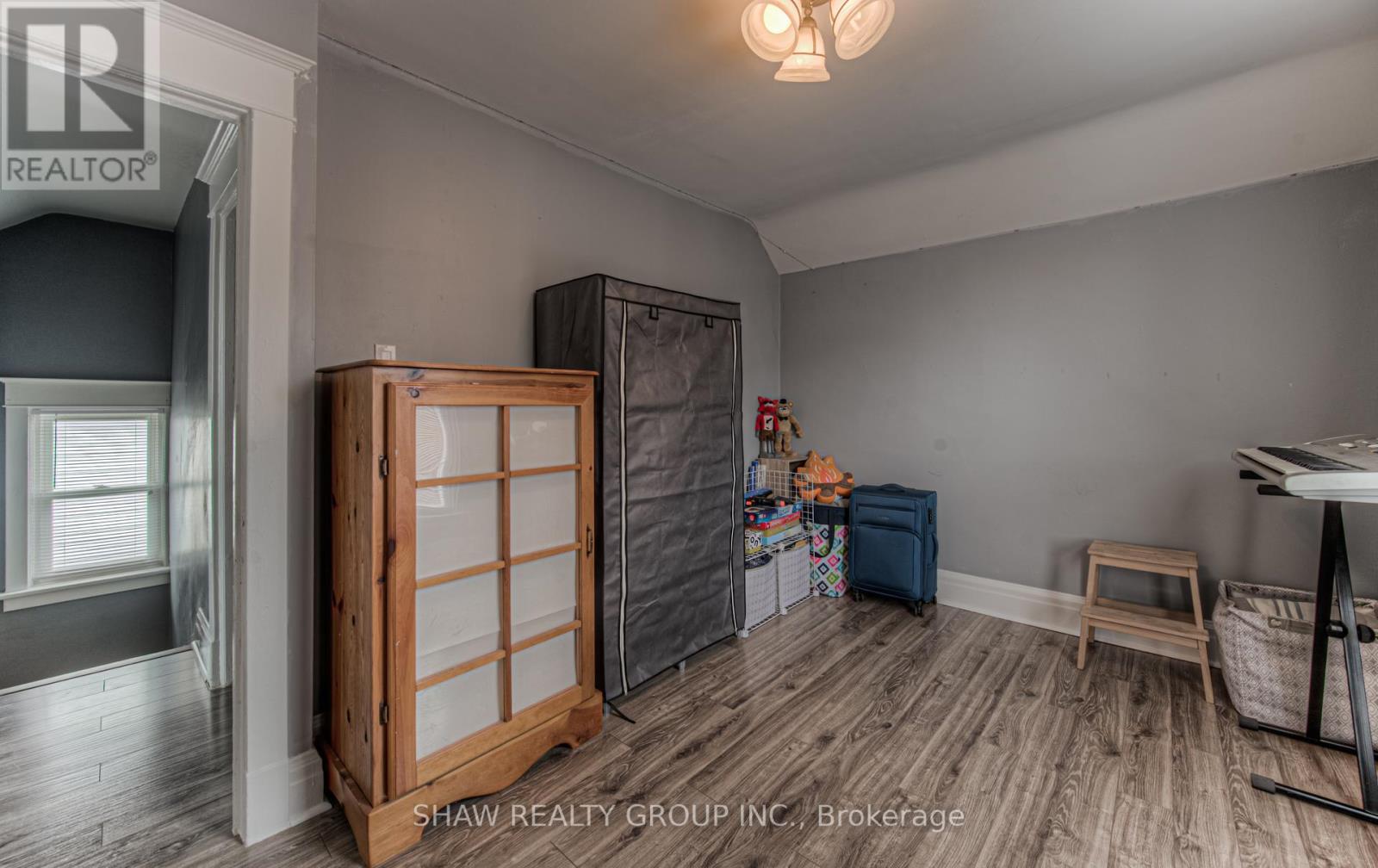 306 DUNDAS STREET NORTH ST N
