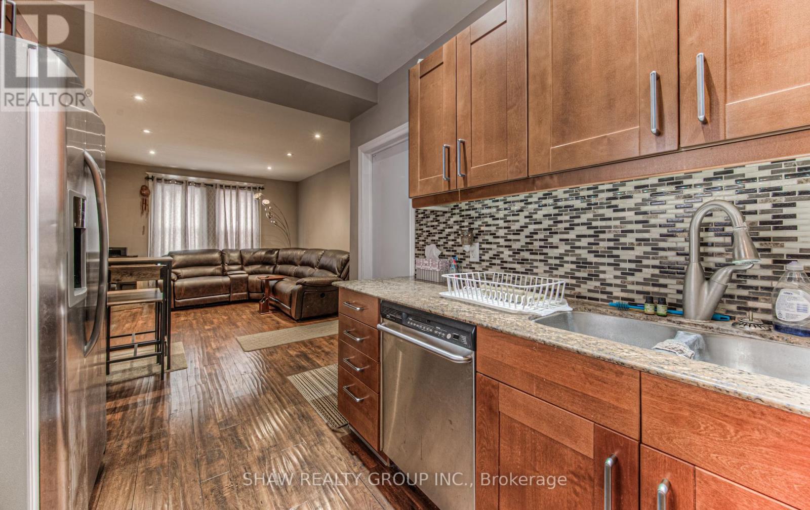306 DUNDAS STREET NORTH ST N