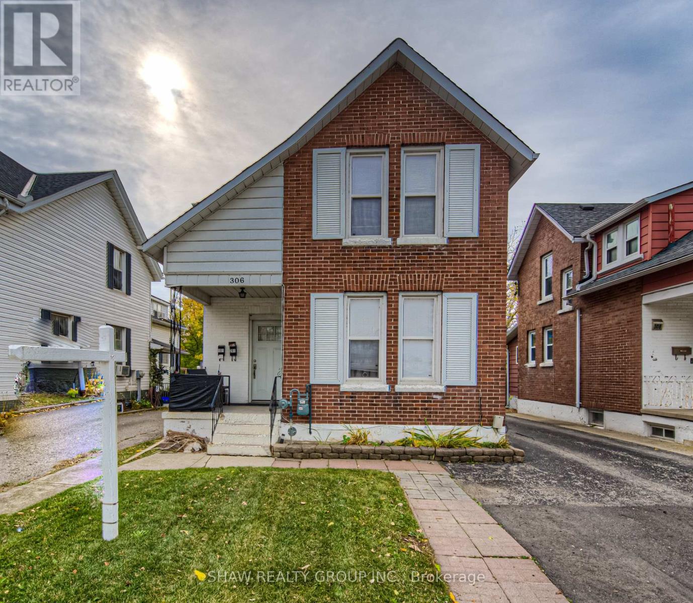 306 DUNDAS STREET NORTH ST N