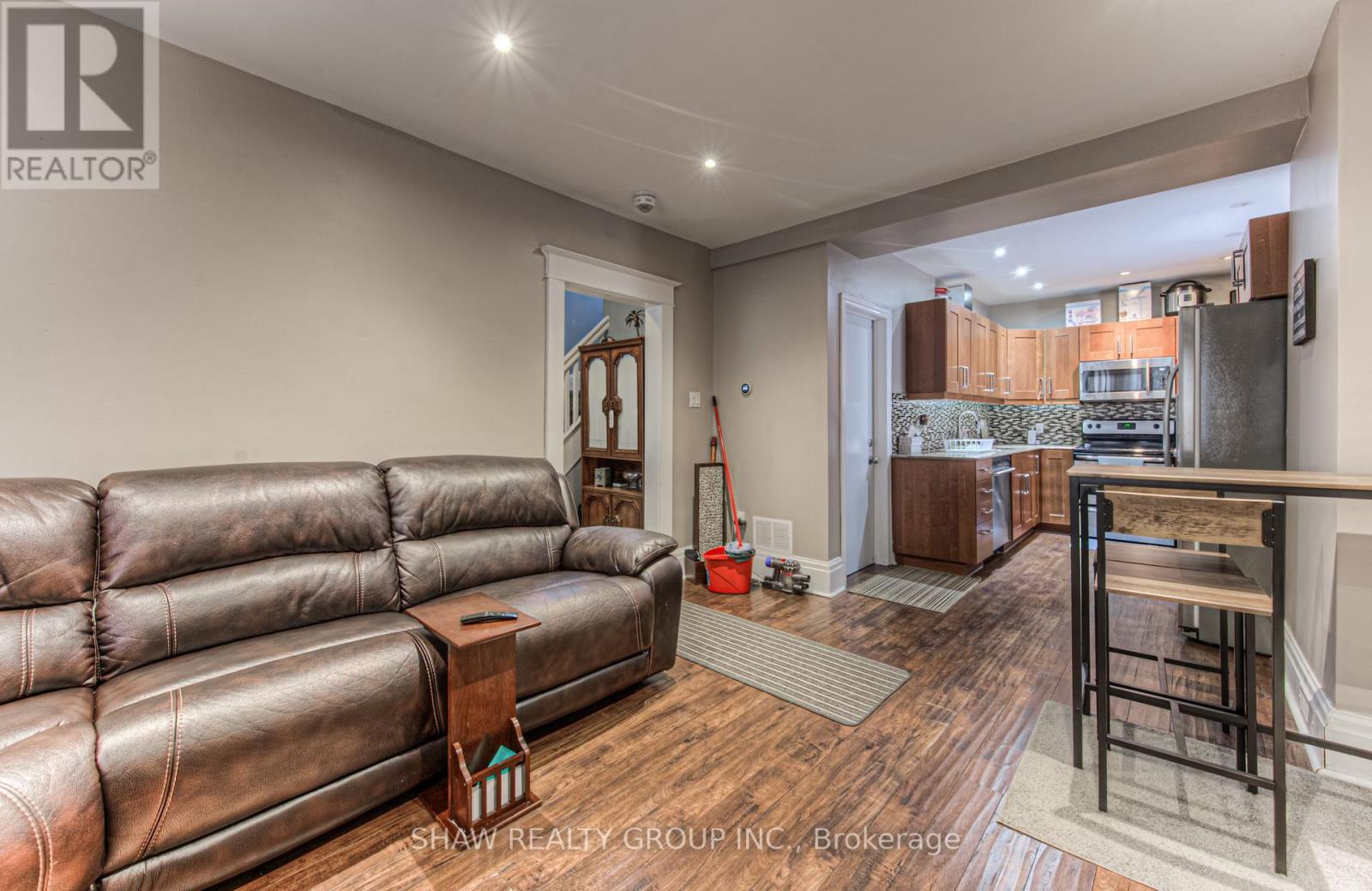 306 DUNDAS STREET NORTH ST N
