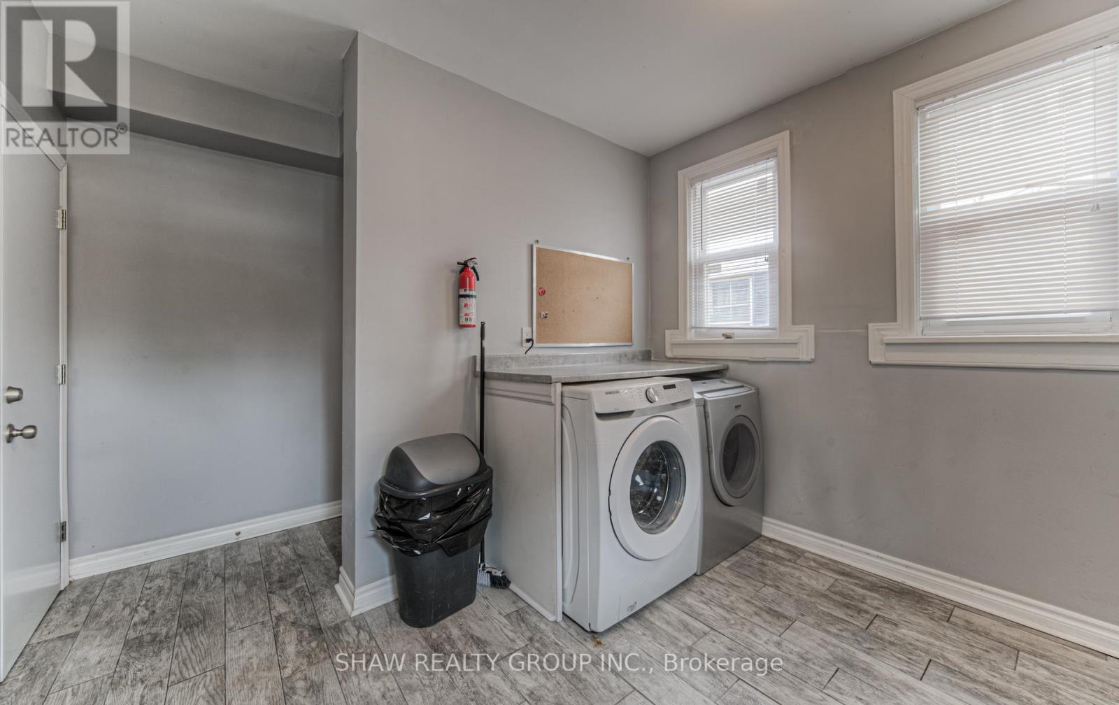 306 DUNDAS STREET NORTH ST N