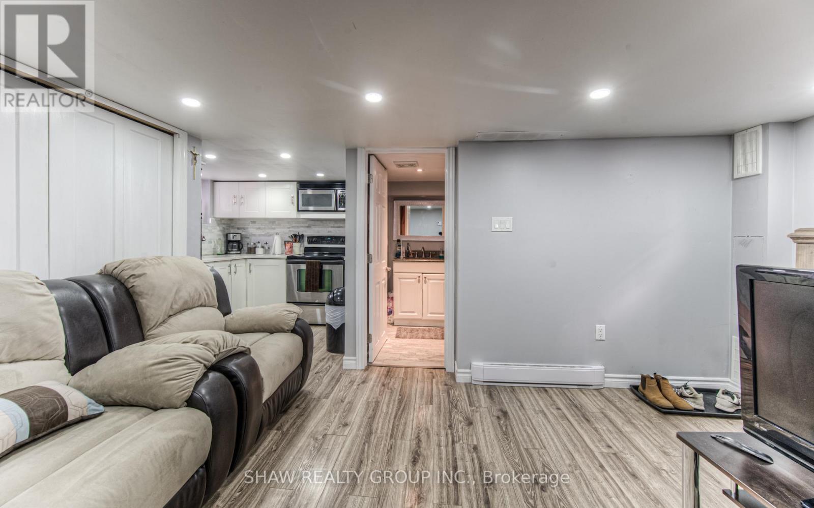 306 DUNDAS STREET NORTH ST N