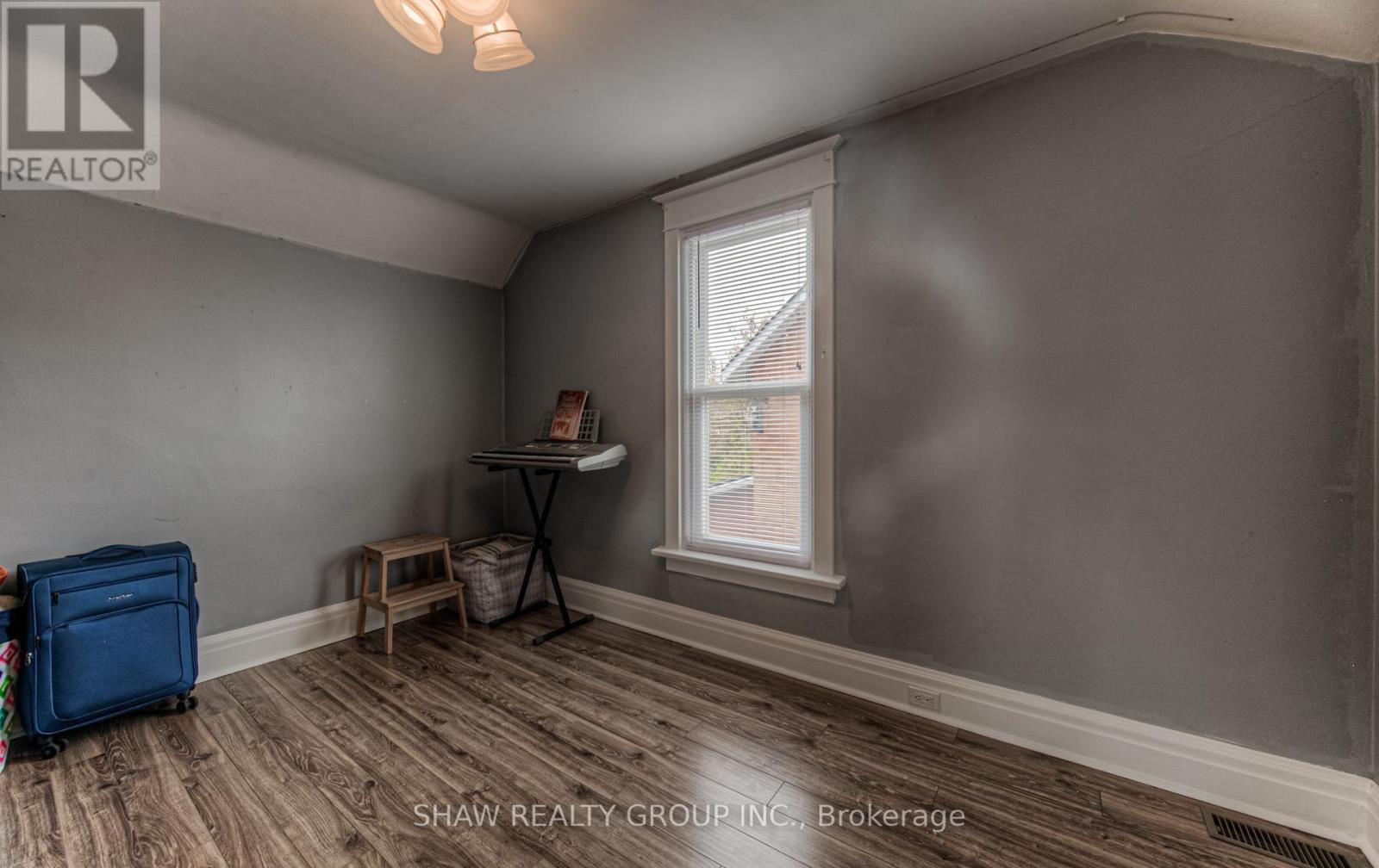 306 DUNDAS STREET NORTH ST N