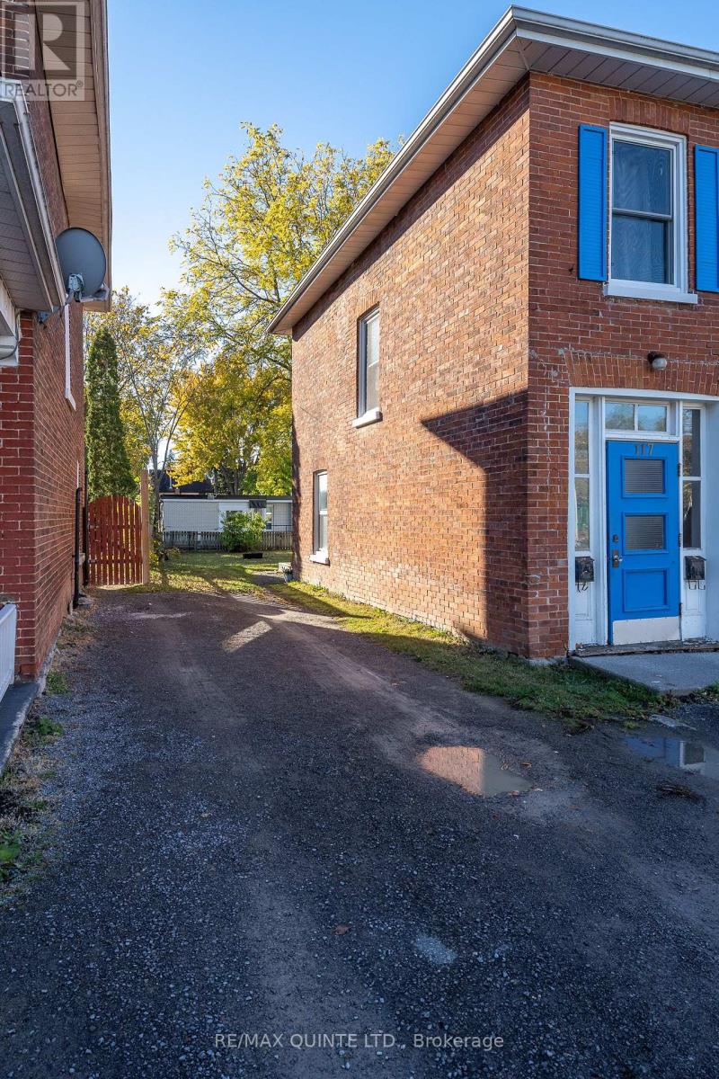 117 VICTORIA AVE