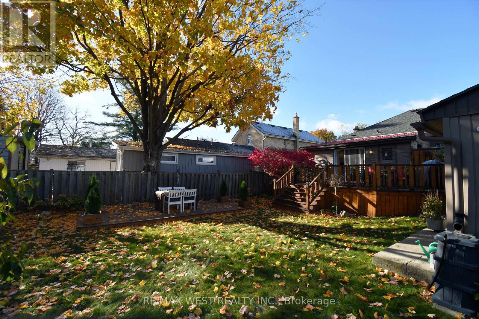 19 YORK PL E