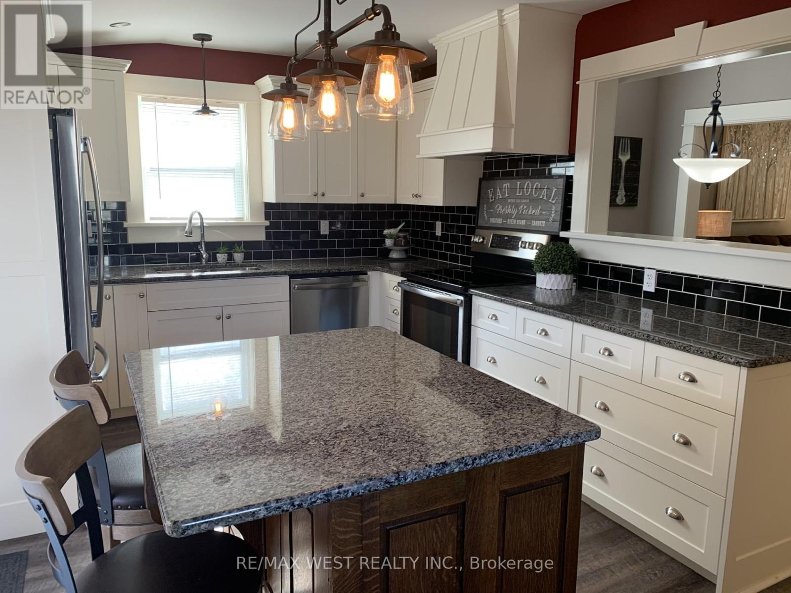 19 YORK PL E