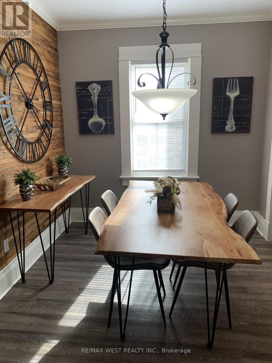 19 YORK PL E