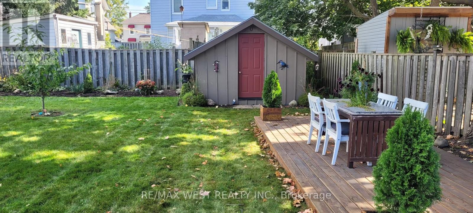 19 YORK PL E
