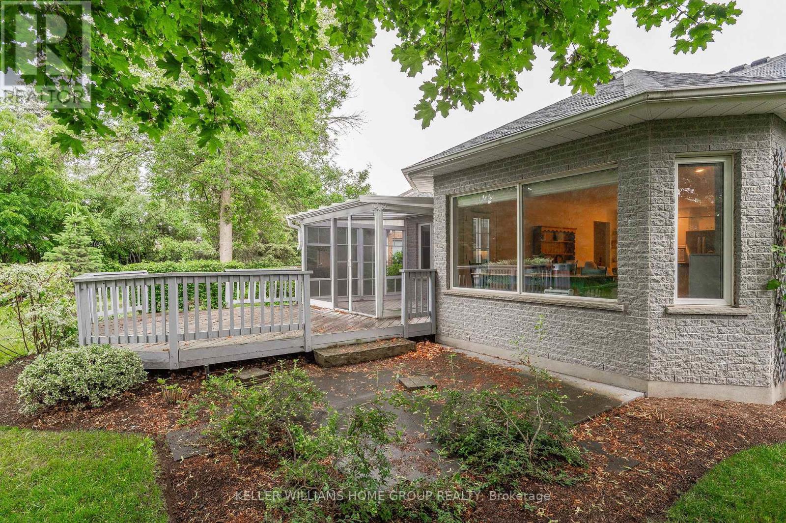 12 SPRUCEHAVEN CRT