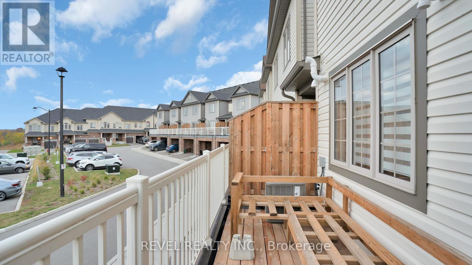 768 LINDEN DR
