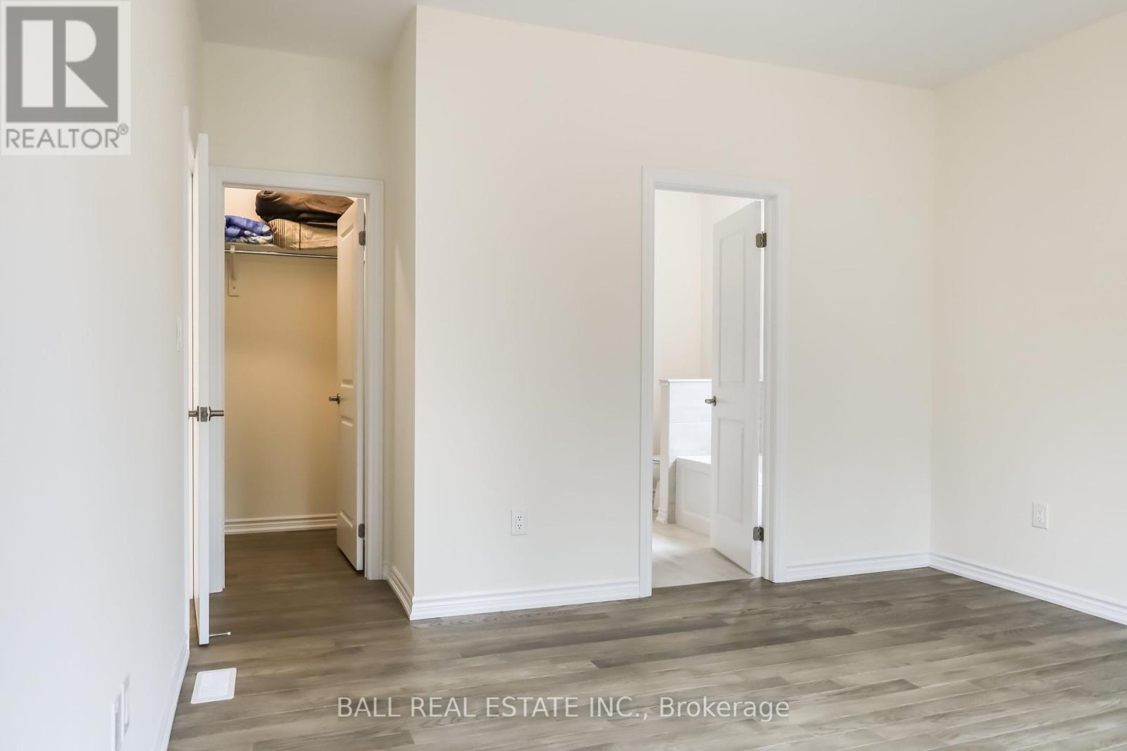 31 HILLCROFT WAY
