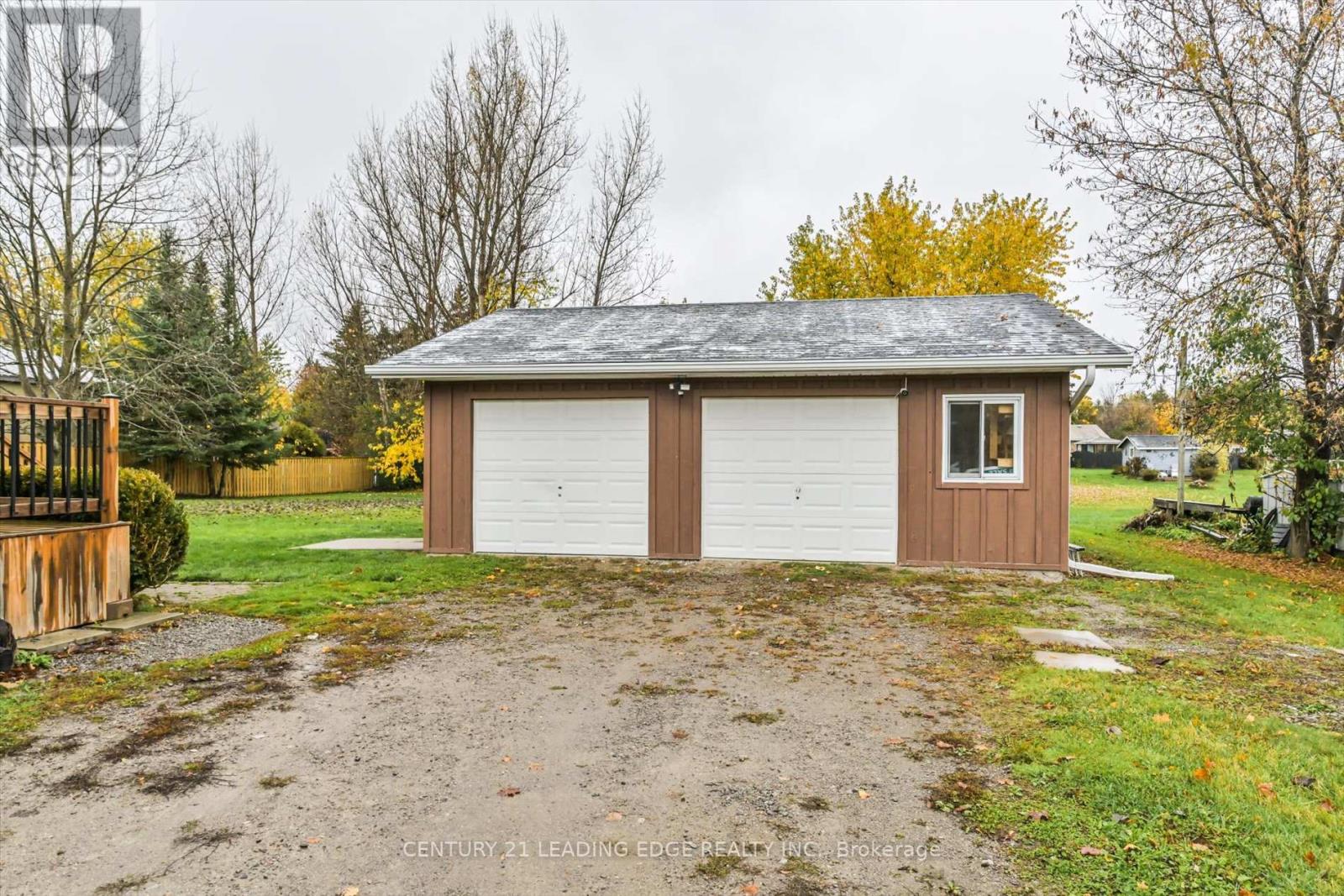 29 JANET DR