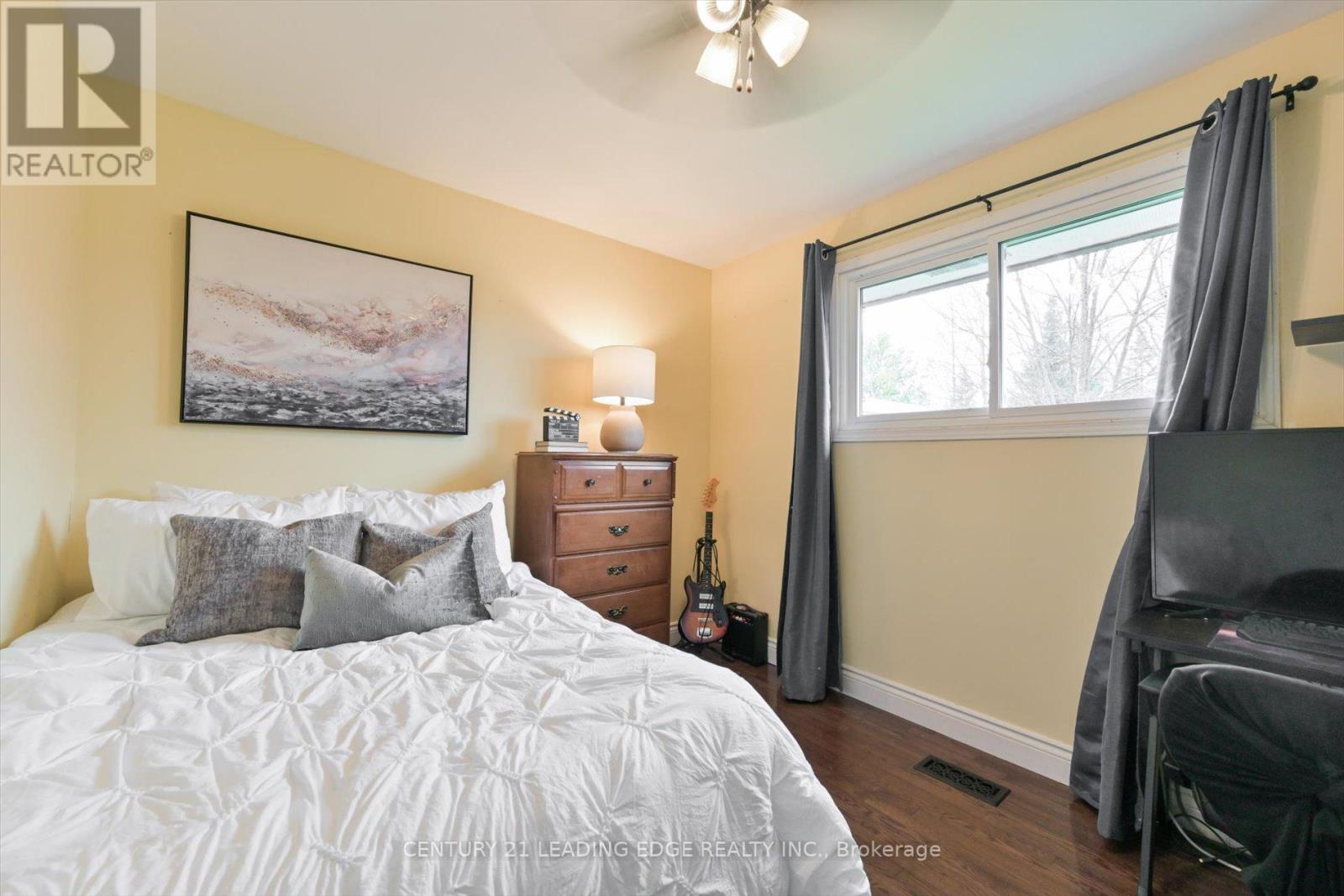 29 JANET DR