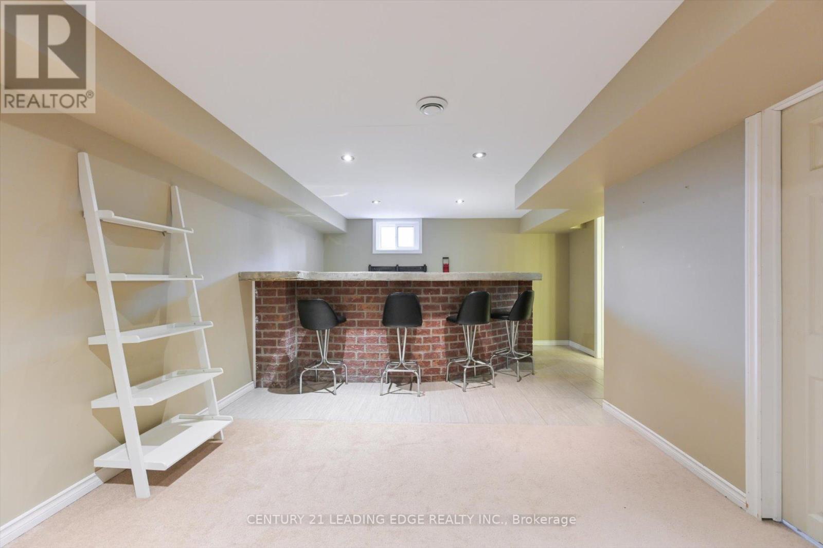 29 JANET DR