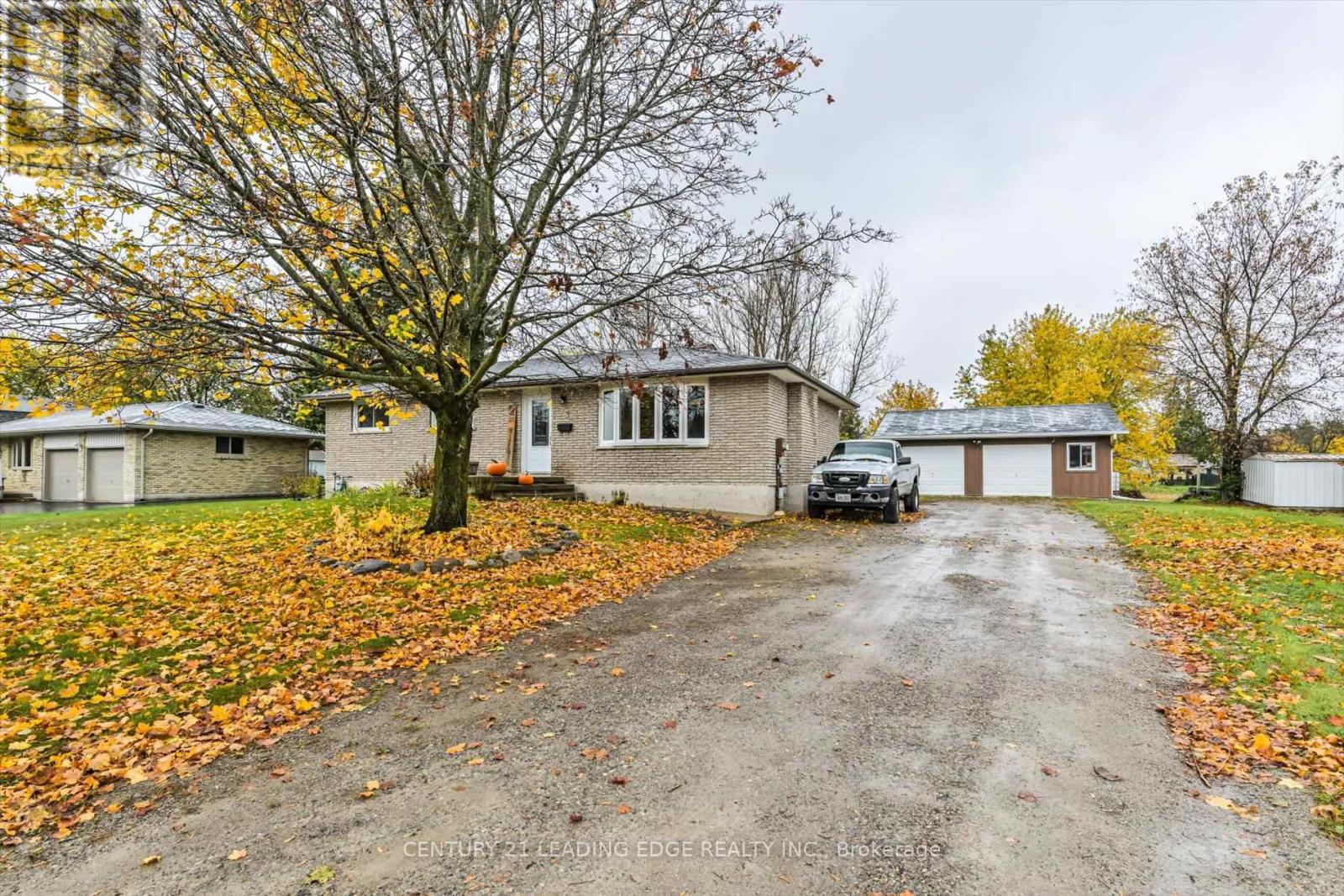 29 JANET DR