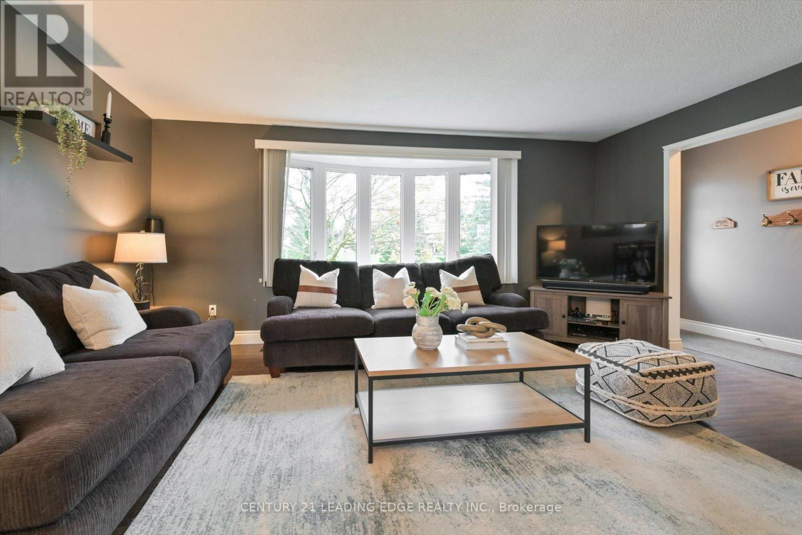 29 JANET DR