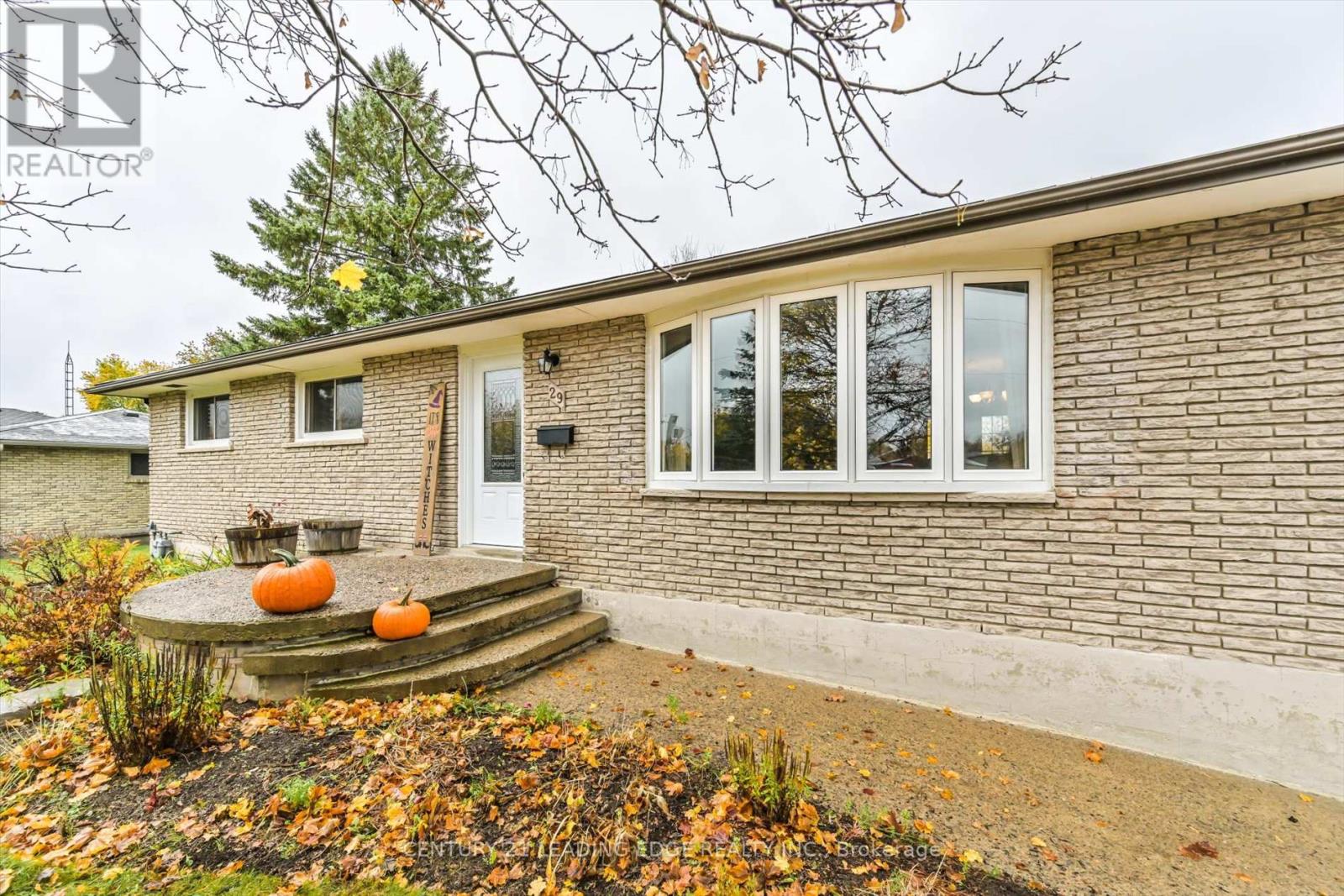 29 JANET DR