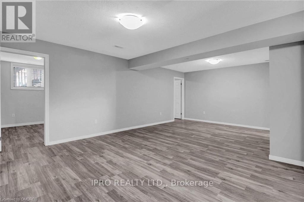 33 OSBORN AVE