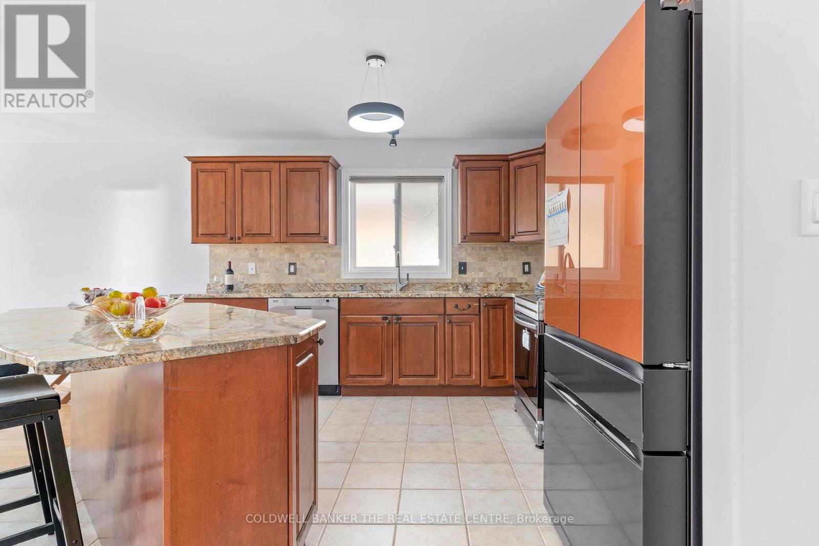 20 ESSEX DR E