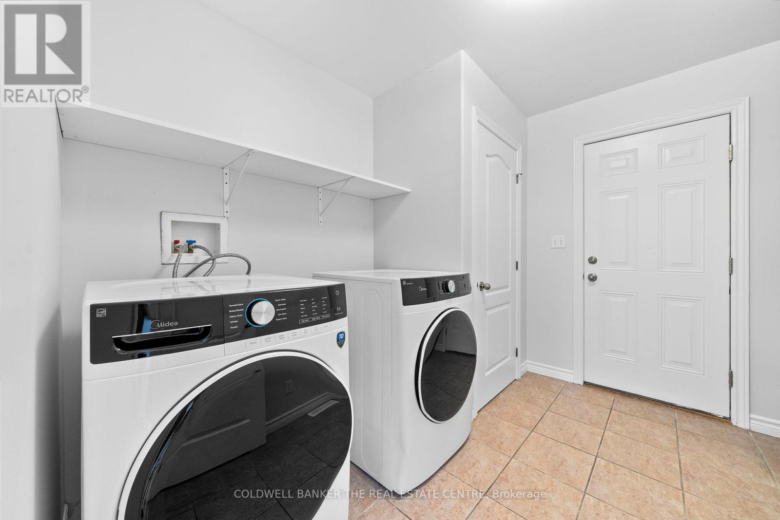 20 ESSEX DR E