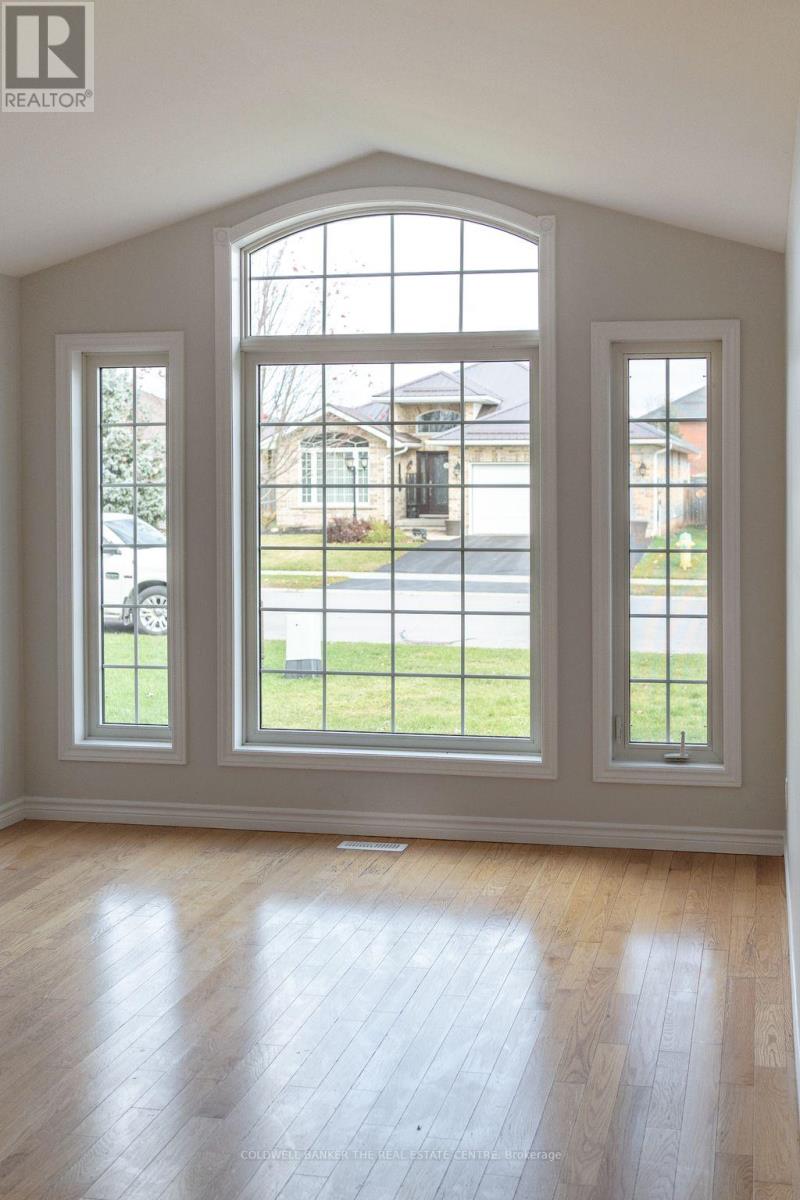 20 ESSEX DR E