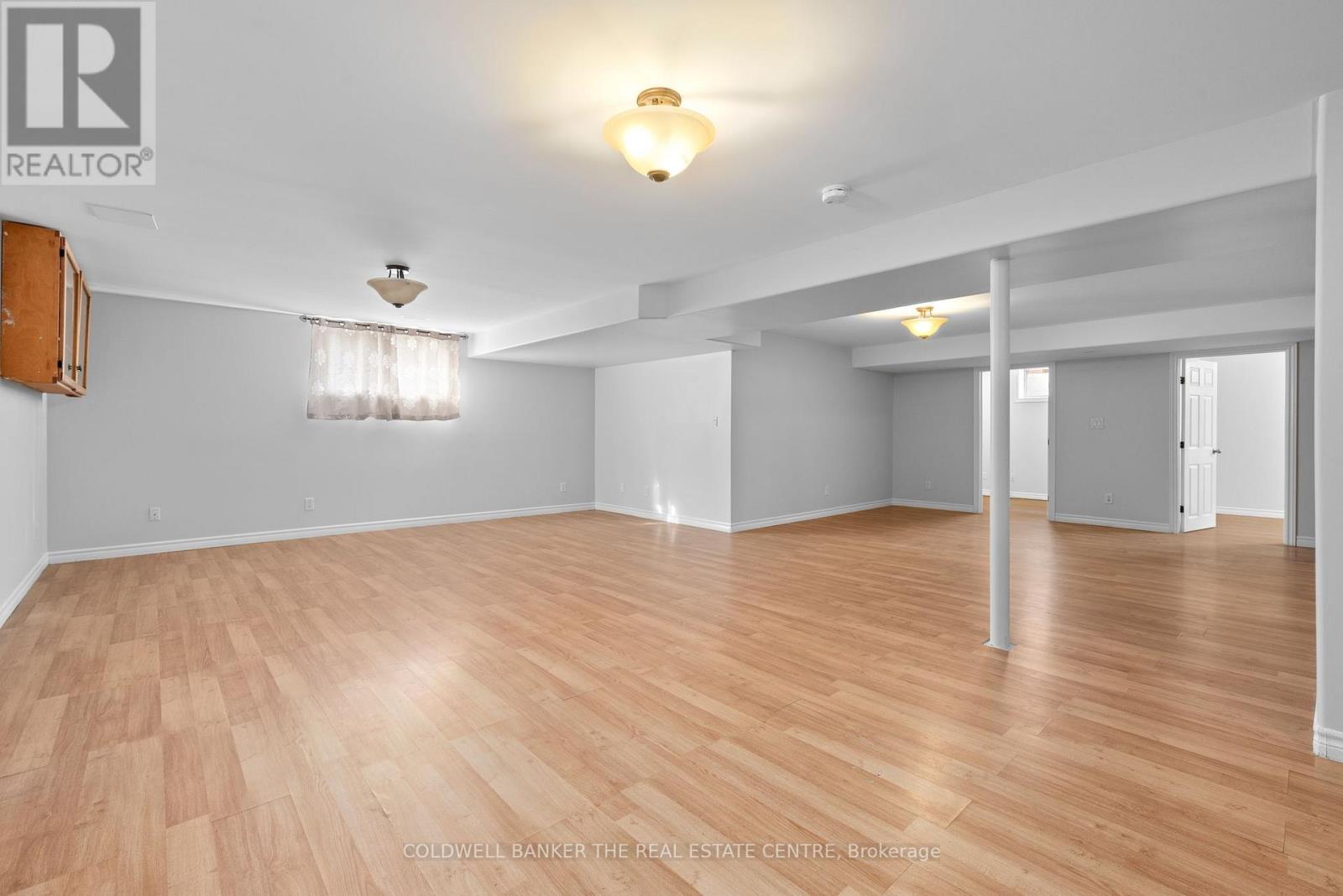 20 ESSEX DR E