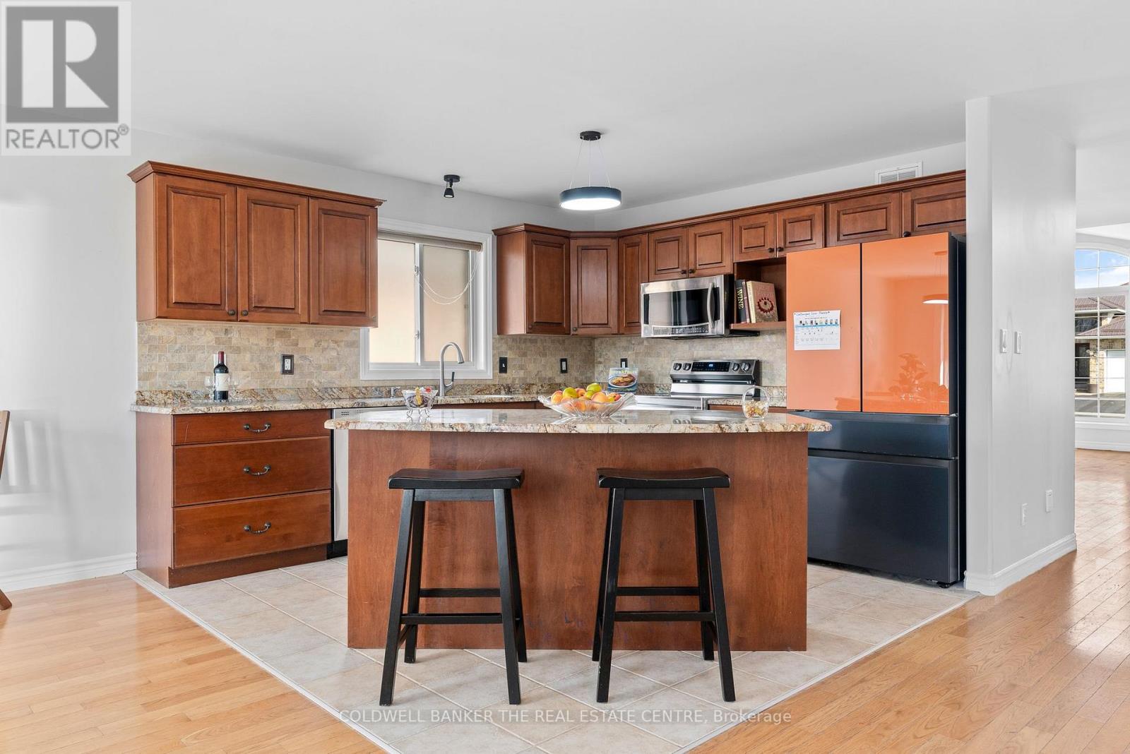 20 ESSEX DR E