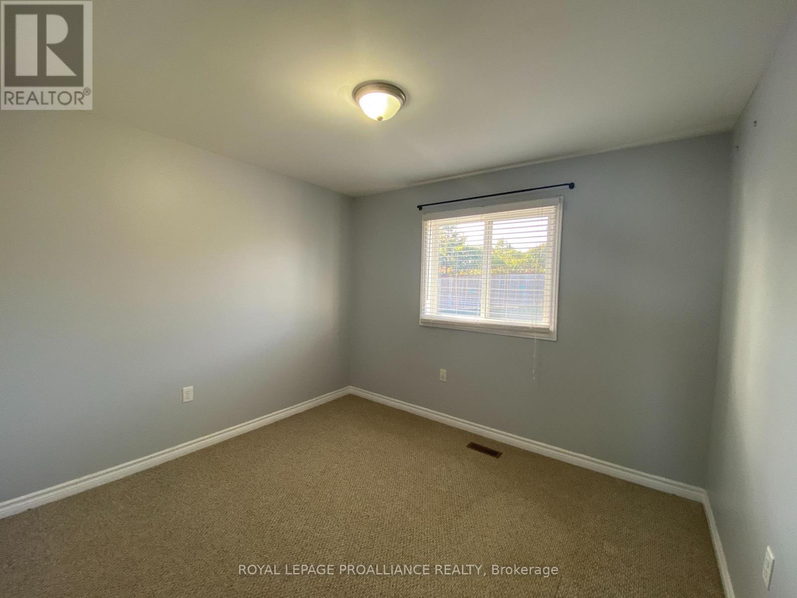 32 KARLEE CRT