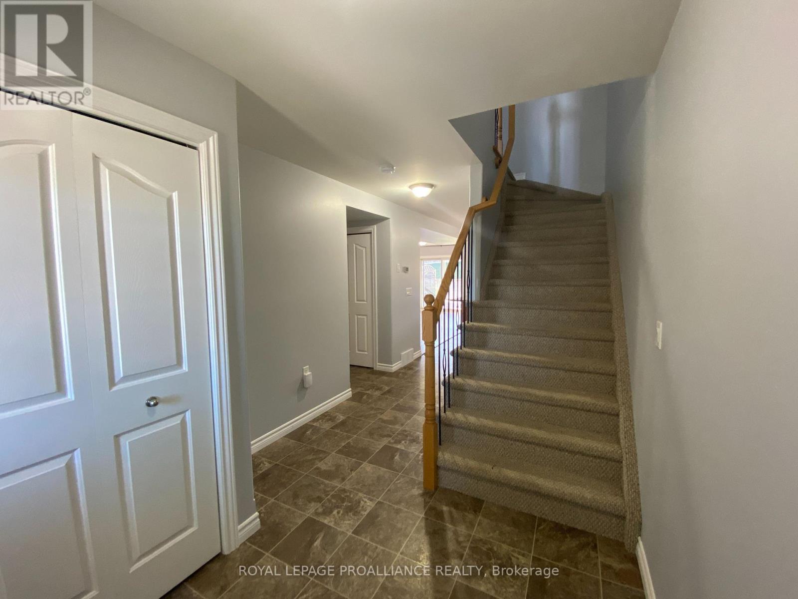 32 KARLEE CRT