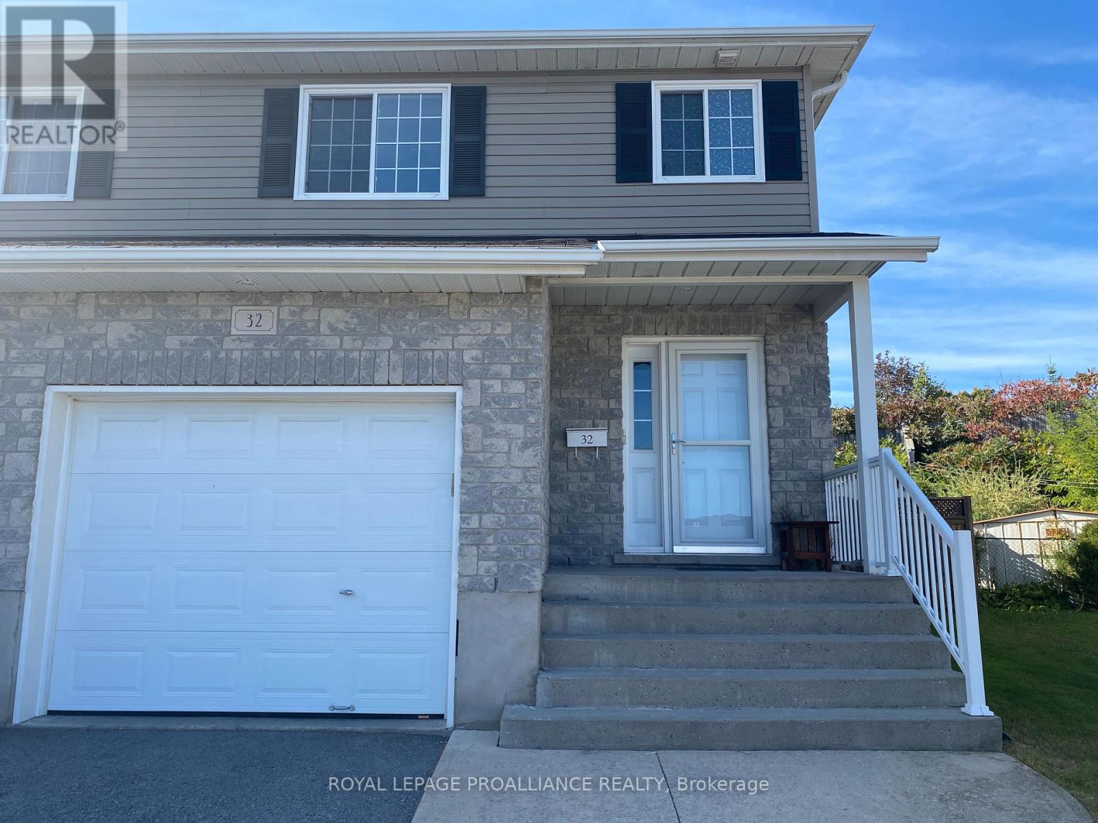 32 KARLEE CRT