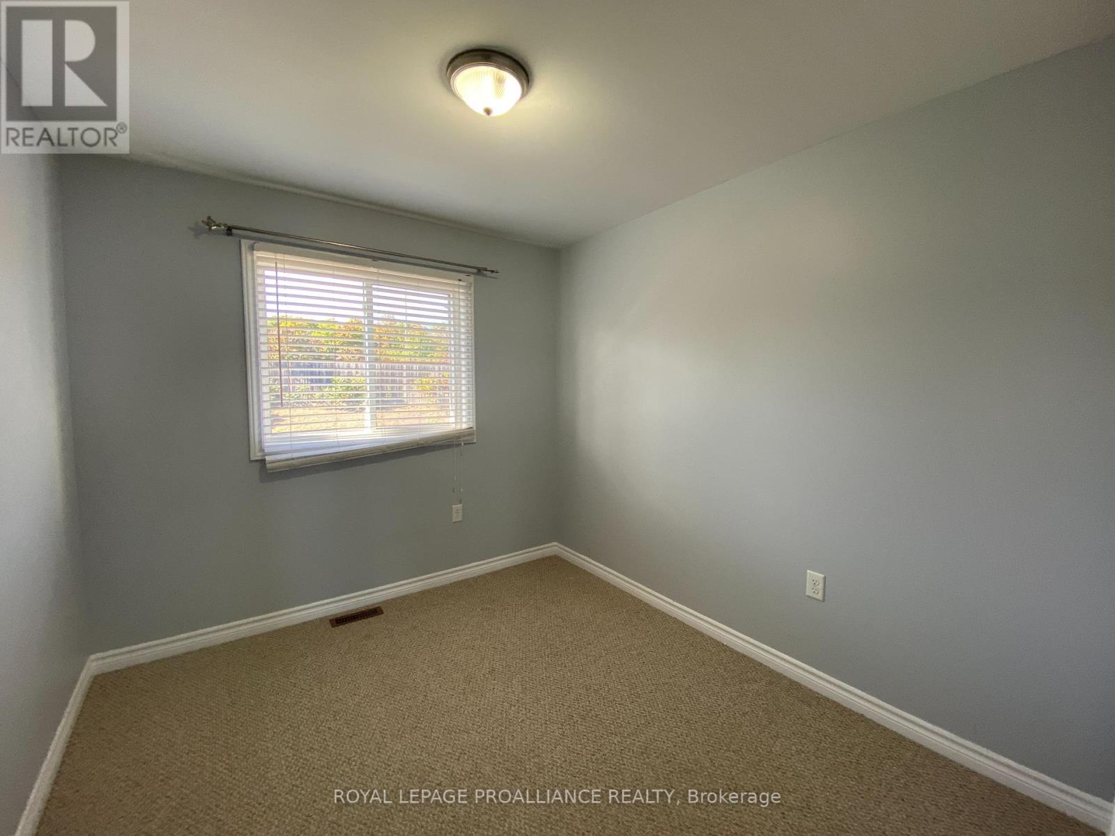 32 KARLEE CRT